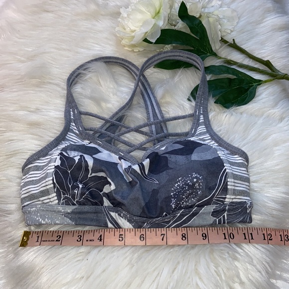 Athleta Gray Floral Strappy Front Sports Bra. Size XS - Picture 5 of 13